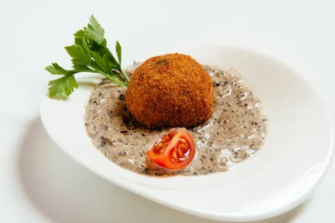 Arancina al tartufo nero