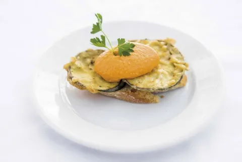Albergínia en tempura amb pisto