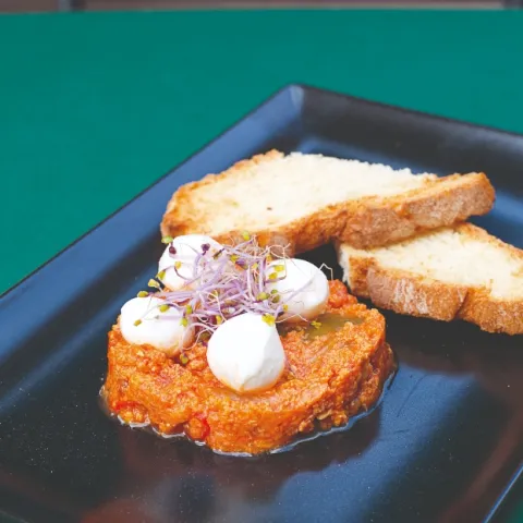 Pisto murciano con perlas de mozzarella