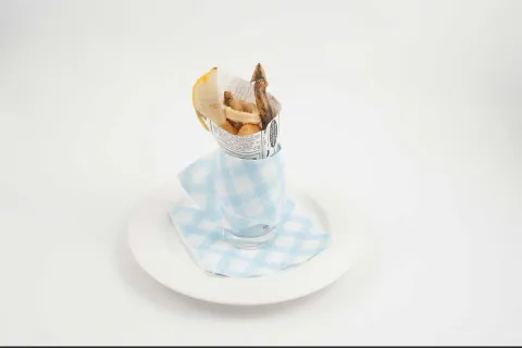 Cucurutxo amb assortiment de pescadito frito a l'estil andaluz