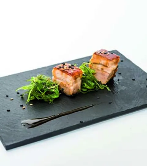 Cansalada viada amb teriyaki i amanida d'algues
