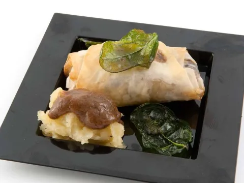 Crujiente de melós de ternera con salsa de Oporto