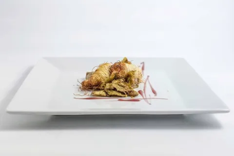 Gambas crujientes con hummus de ceps y alcachofa