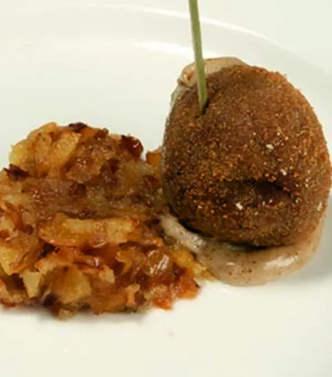 Croqueta de cua de bou amb muselina de ceps