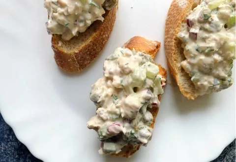 'Pintxos' d'ensalada russa de bonítol