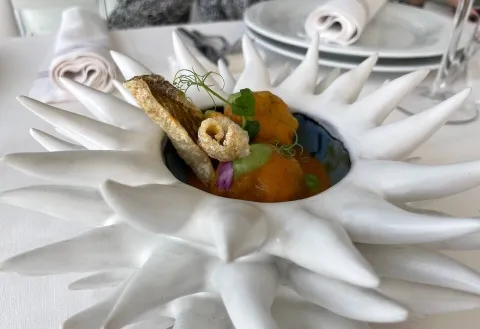 Mandonguilles de bacallà, blanquet y 'gazpachuelo' 
