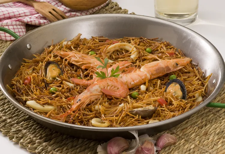 Fideuá: trucos para cocinarla y 4 recetas fáciles y súper apetitosas 
