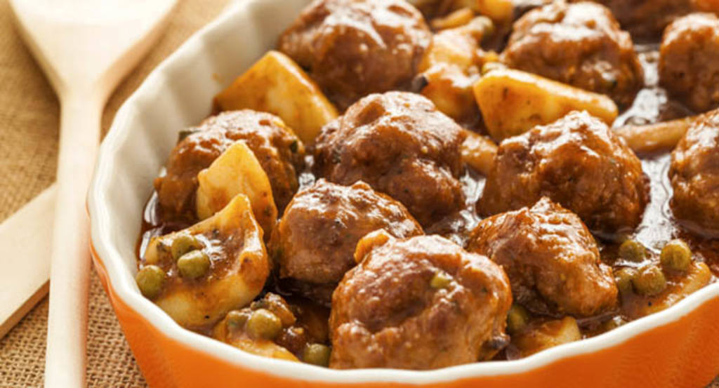 Albóndigas con sepia preparadas con sofrito