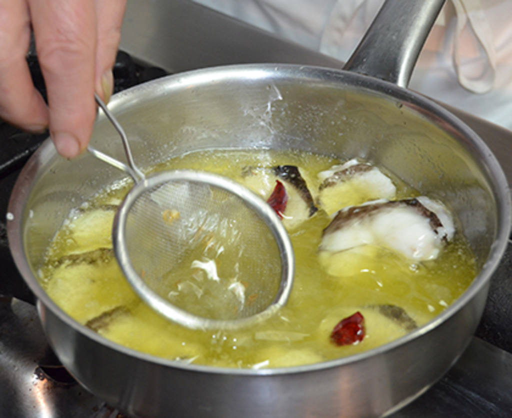 Un truco para ligar la salsa, sin duda, la clave de esta receta, es utilizar un colador.